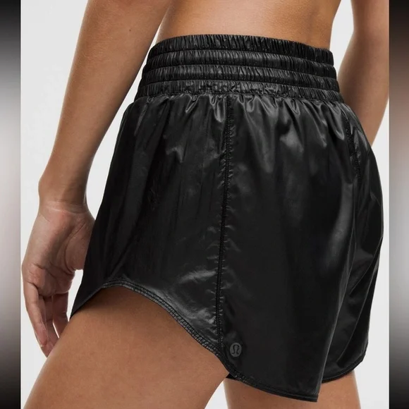 NWT Lululemon Hotty High rise lined 4” Athletic Shorts Matte sheen black size 6 - Picture 6 of 6